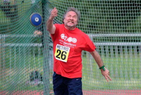 visually-impaired-man-throws-discus-square