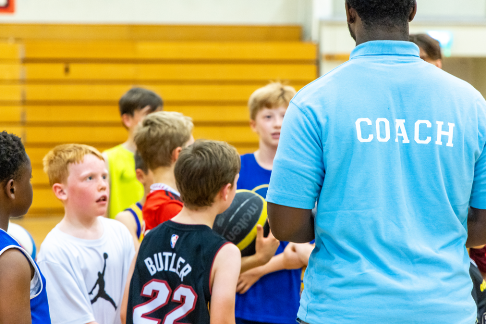 Coach kids basketball