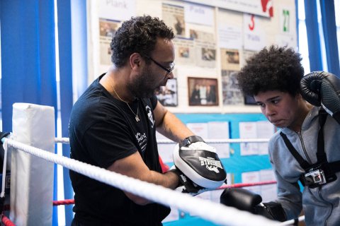 boxing-coach-padwork